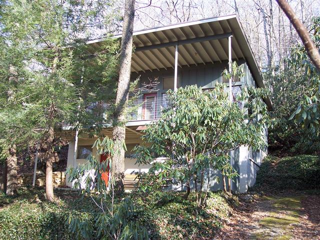 A picture of the property located at 109 DOGWOOD CT, BLACK MOUNTAIN NC 28711.
