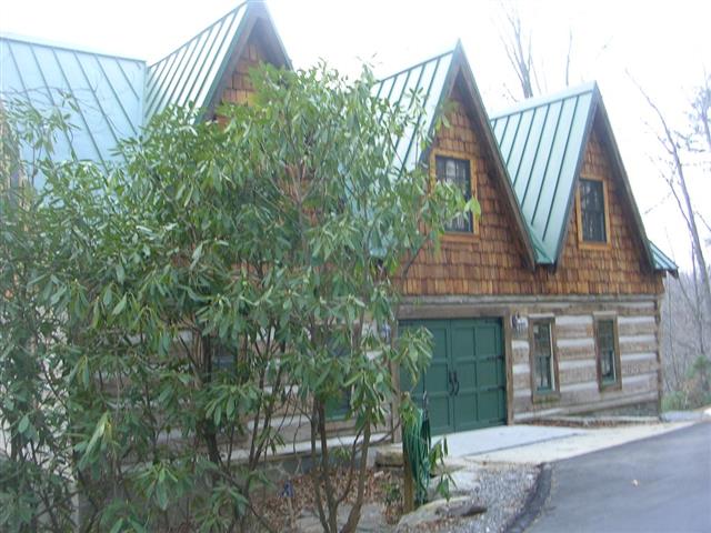 A picture of the property located at 12 MAGNOLIA RD, BLACK MOUNTAIN NC 28711.