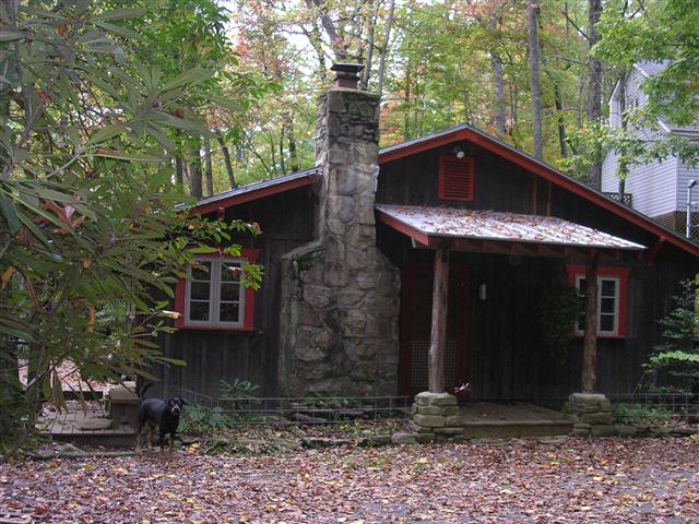 A picture of the property located at 104 DURHAM AVE, BLACK MOUNTAIN NC 28711.