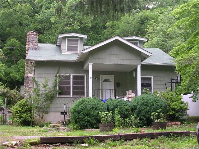 A picture of the property located at 104 MEEKS RD, BLACK MOUNTAIN NC 28711.