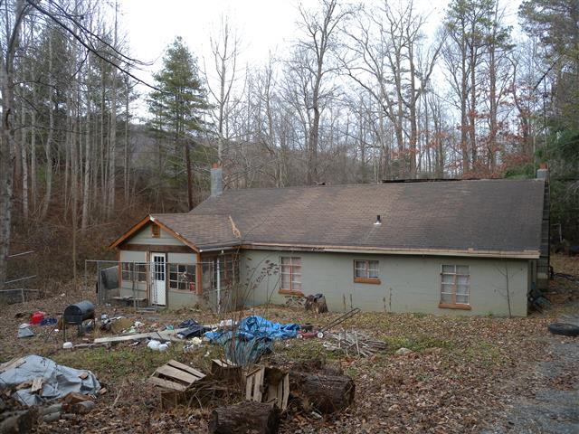 A picture of the property located at 10 KITAZUMA RD, BLACK MOUNTAIN NC 28711.