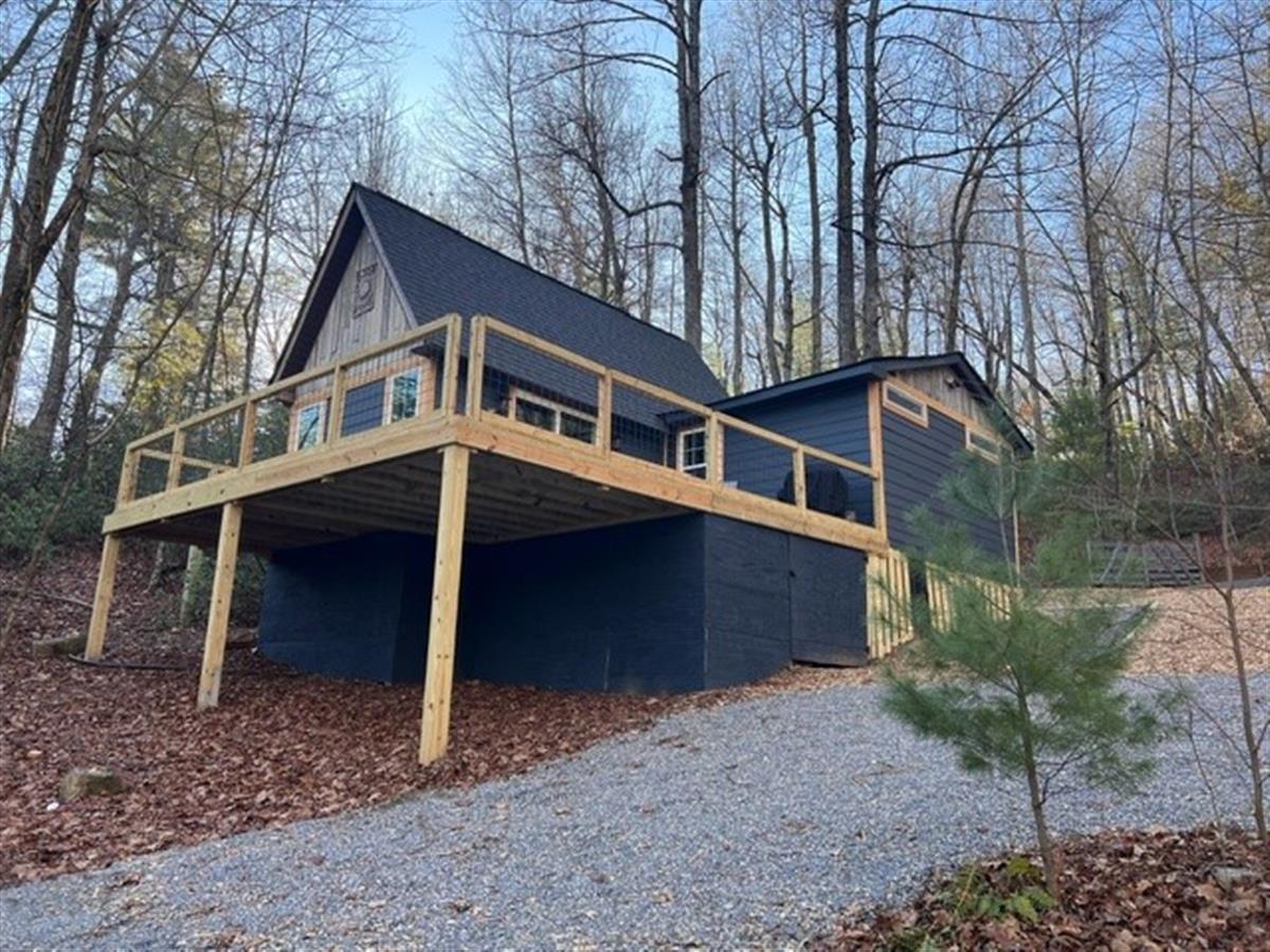 A picture of the property located at 30 RAINBOW LAKE CIR, BLACK MOUNTAIN NC 28711.