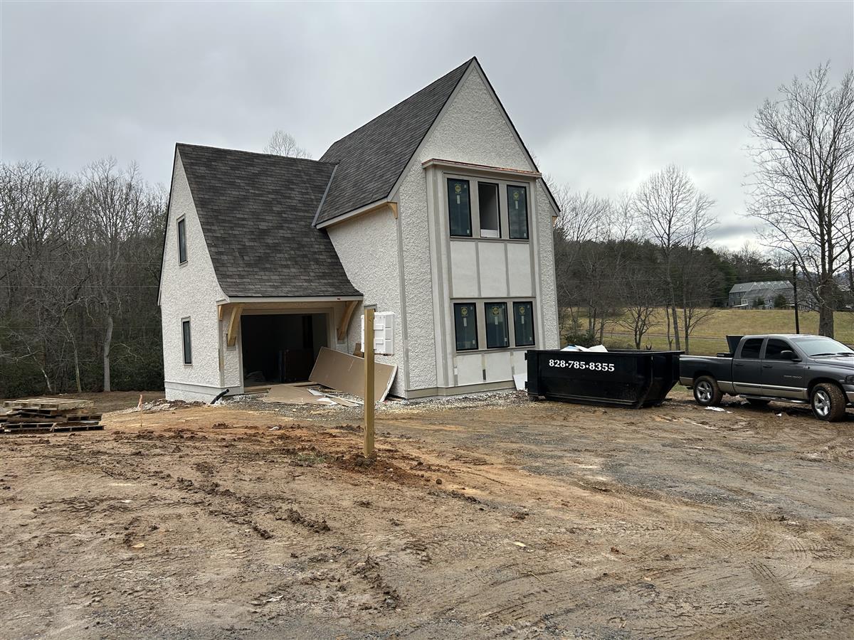 A picture of the property located at 334 NORTH FORK RD BLACK MOUNTAIN NC.