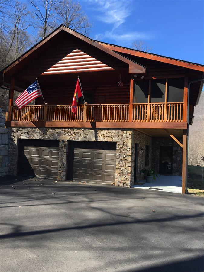 A picture of the property located at 6 WOOD HAVEN LN, BLACK MOUNTAIN NC 28711.