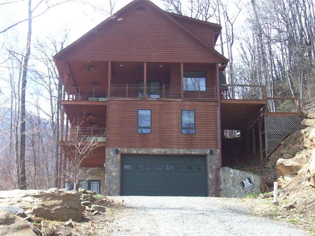 A picture of the property located at 5 WINDING POPLAR RD, BLACK MOUNTAIN NC 28711.