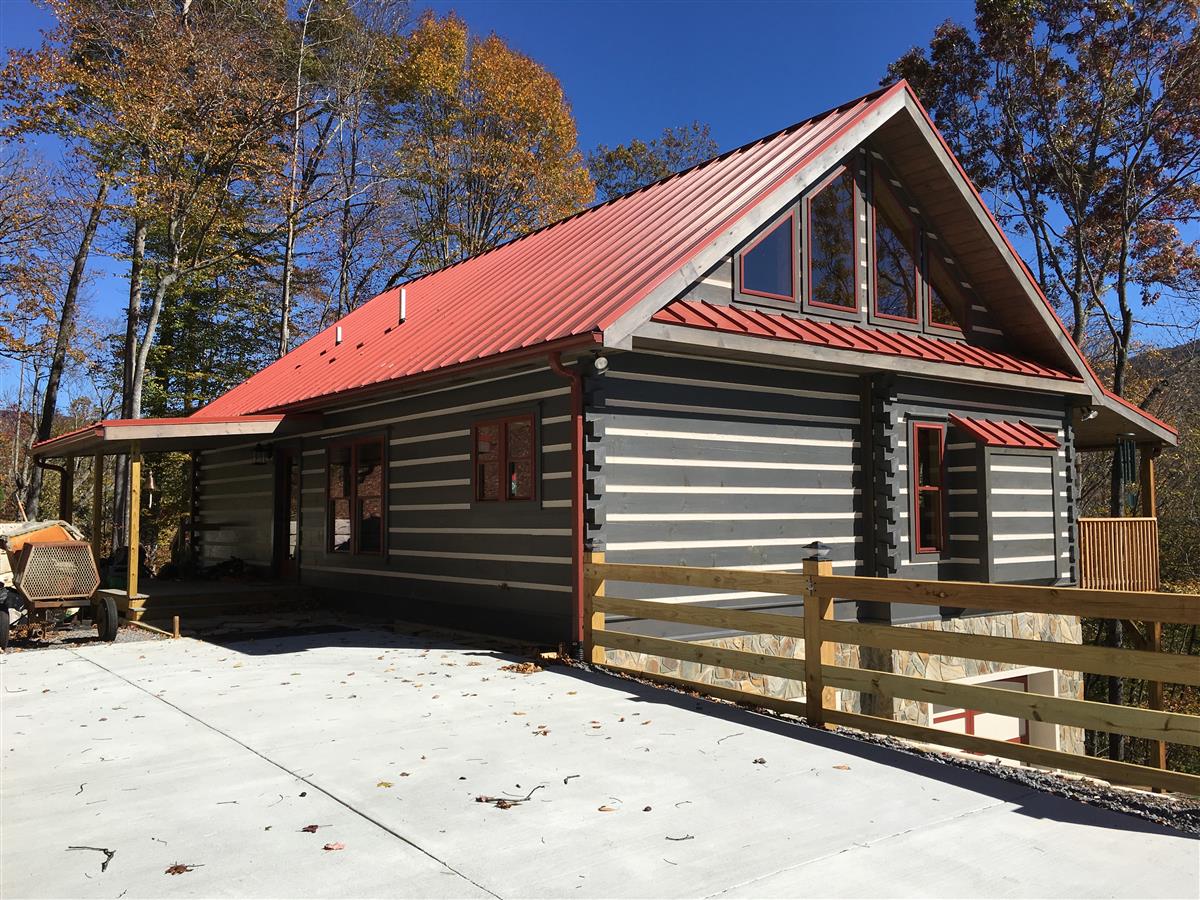 A picture of the property located at 11 SUGAR MAPLE DR, BLACK MOUNTAIN NC 28711.