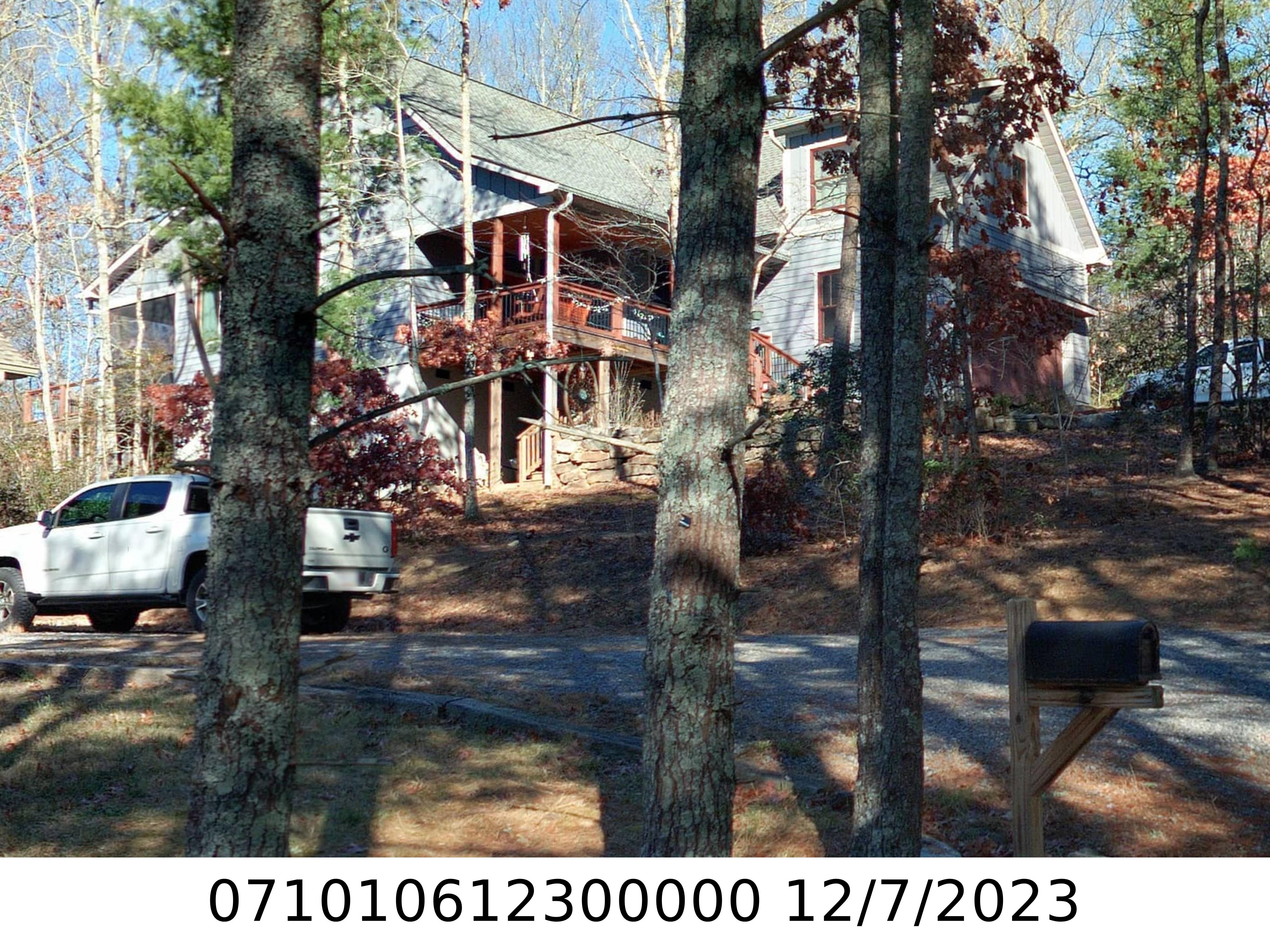 A picture of the property located at 21 CHINQUAPIN HL, BLACK MOUNTAIN NC 28711.