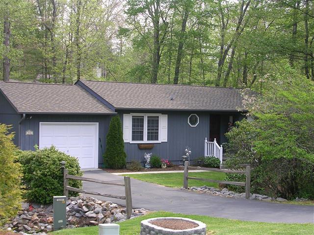 A picture of the property located at 336 GENESIS CIR, BLACK MOUNTAIN NC 28711.