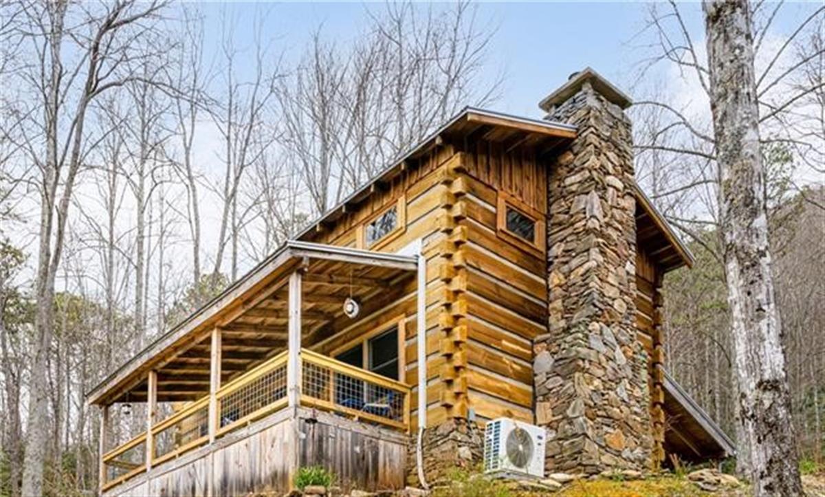 A picture of the property located at 32 WALKER MOUNTAIN LN, BLACK MOUNTAIN NC 28711.