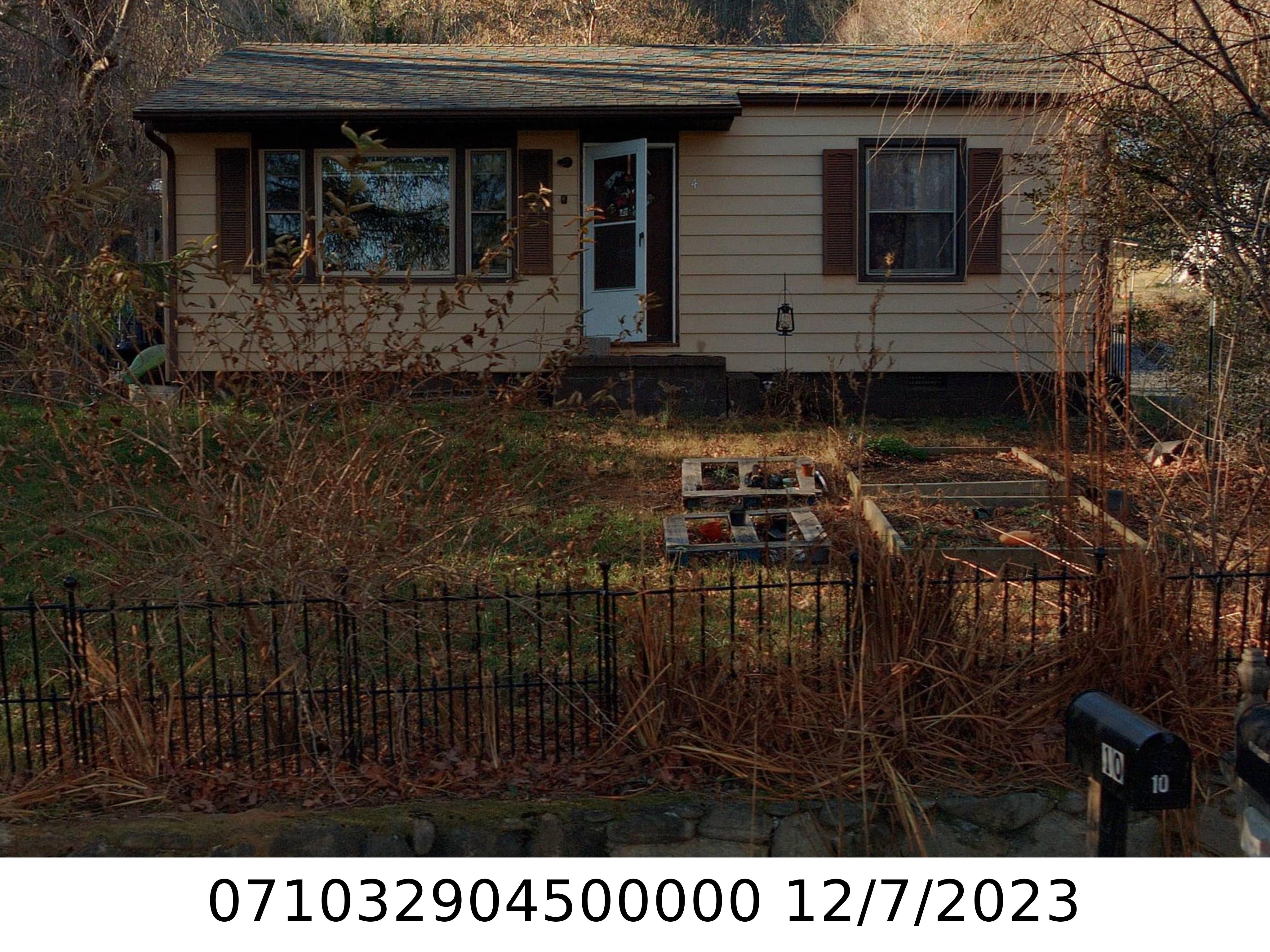 A picture of the property located at 4 WINTER HAVEN LN, BLACK MOUNTAIN NC 28711.