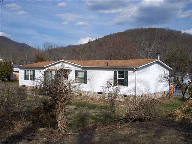 A picture of the property located at 25 JOHN MYRA AVE, BLACK MOUNTAIN NC 28711.