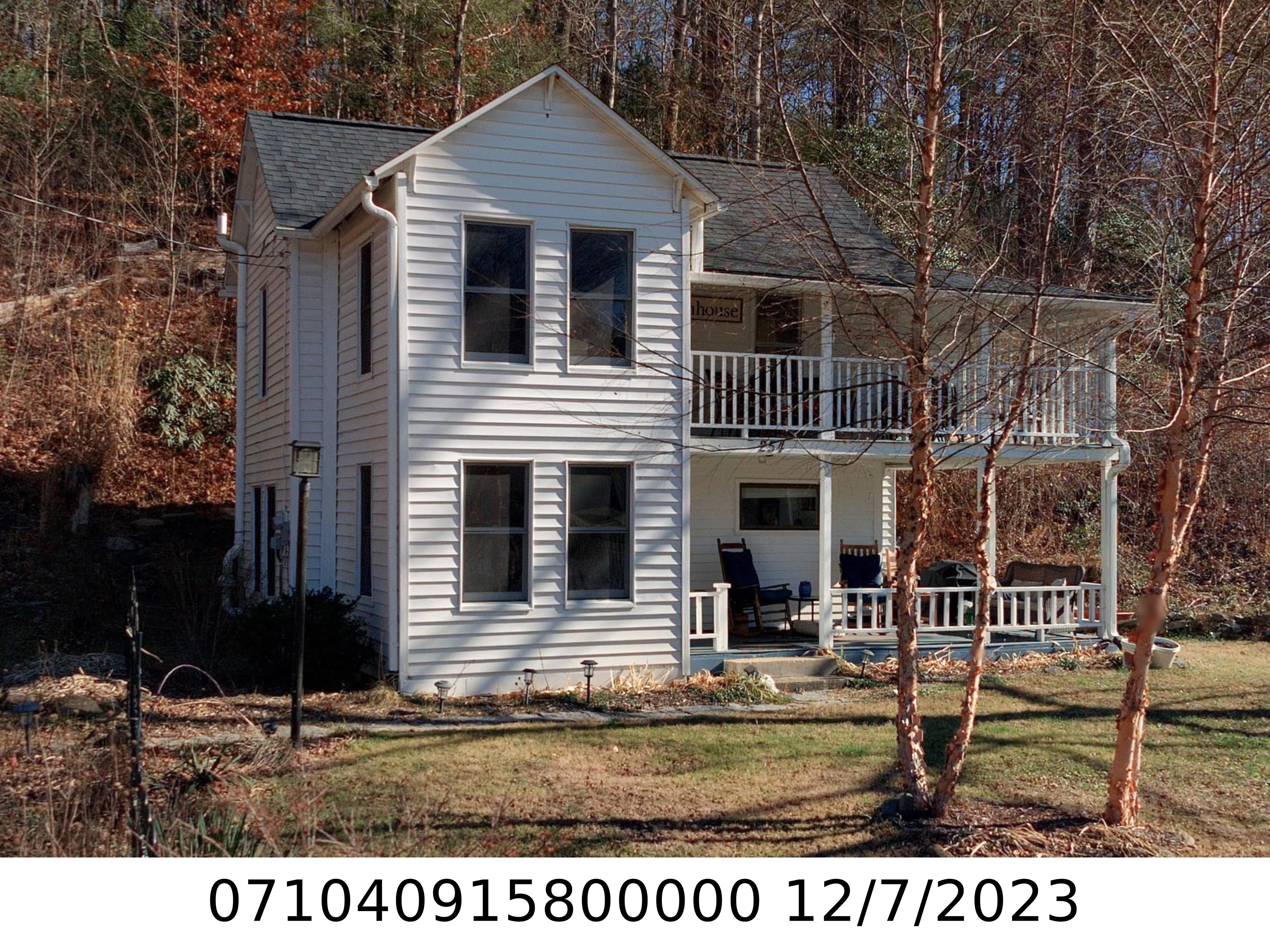 A picture of the property located at 254 FLAT CREEK RD, BLACK MOUNTAIN NC 28711.