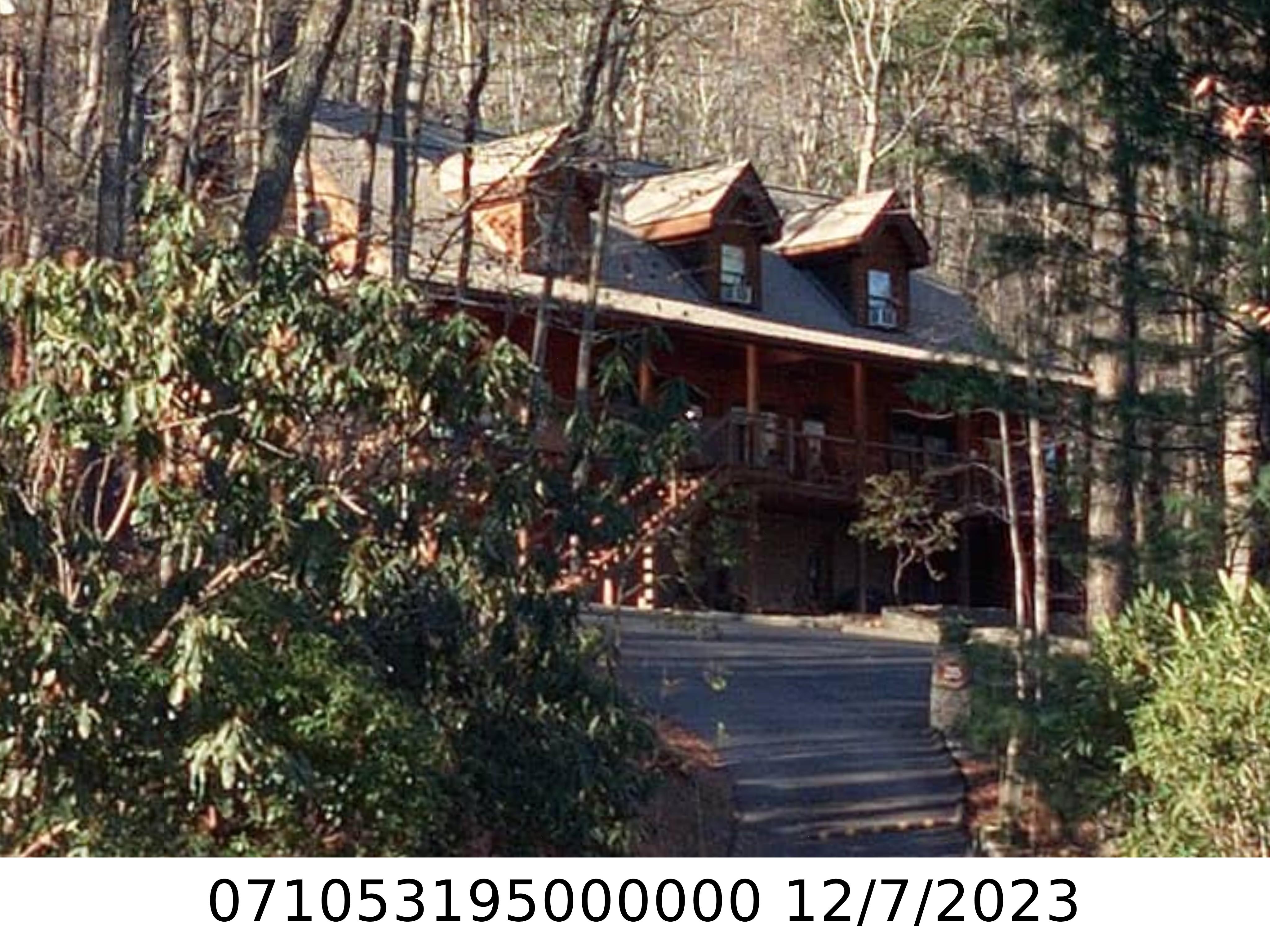 A picture of the property located at 35 REUNION HILL LN, BLACK MOUNTAIN NC 28711.