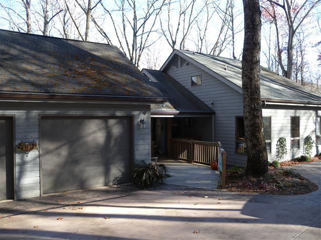 A picture of the property located at 31 REUNION HILL LN, BLACK MOUNTAIN NC 28711.