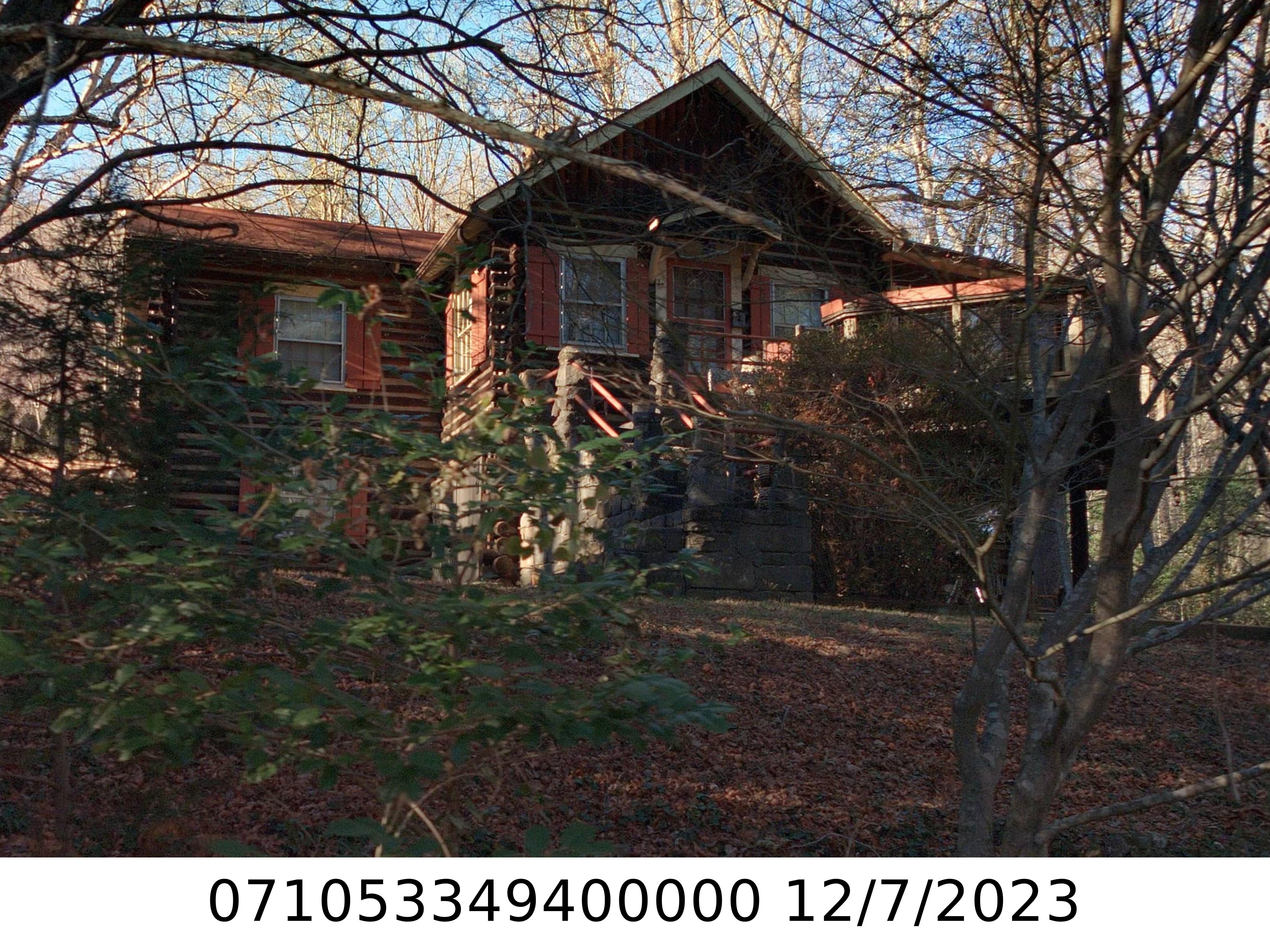 A picture of the property located at 11 REUNION HILL LN, BLACK MOUNTAIN NC 28711.