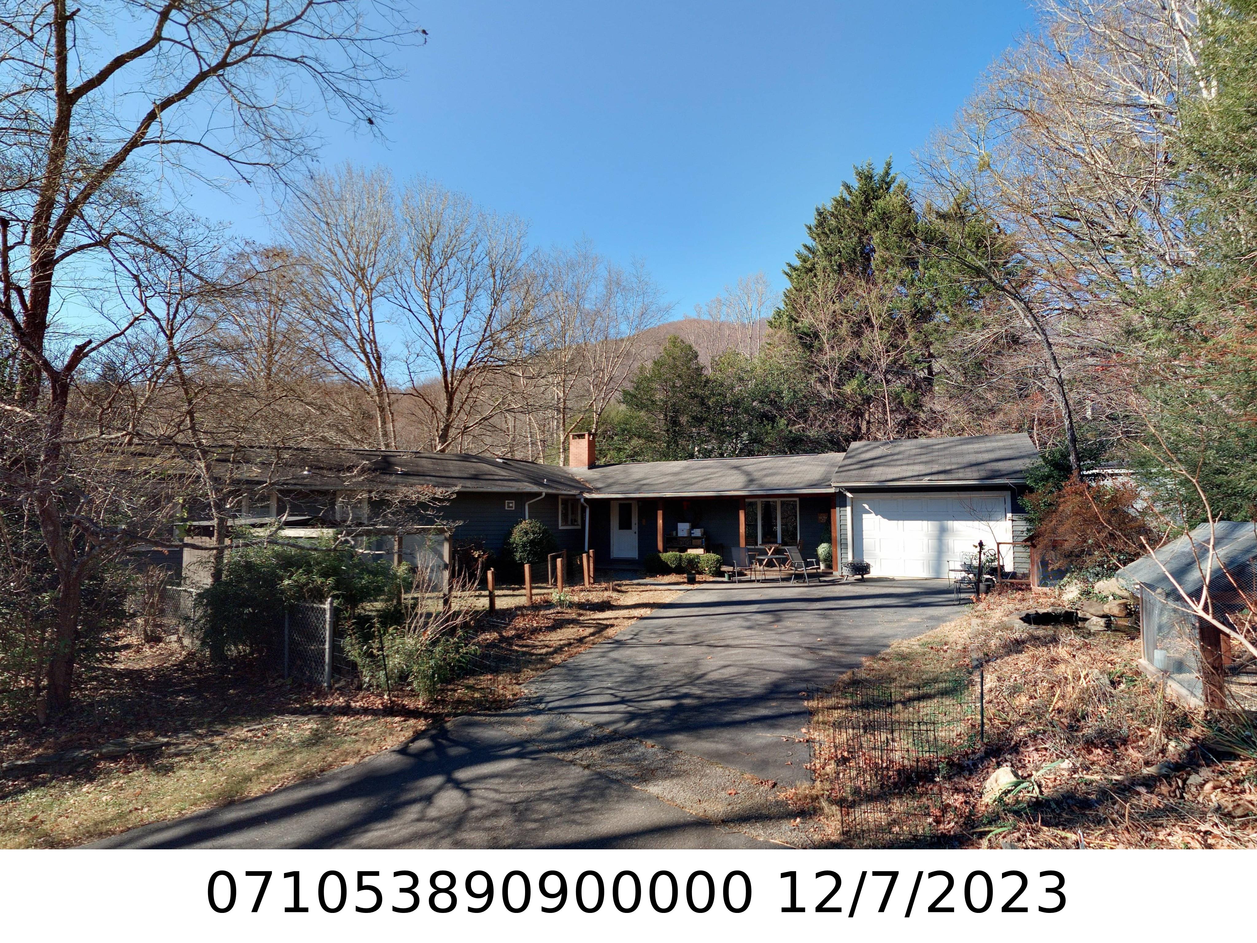 A picture of the property located at 135 KANAWHA DR, BLACK MOUNTAIN NC 28711.