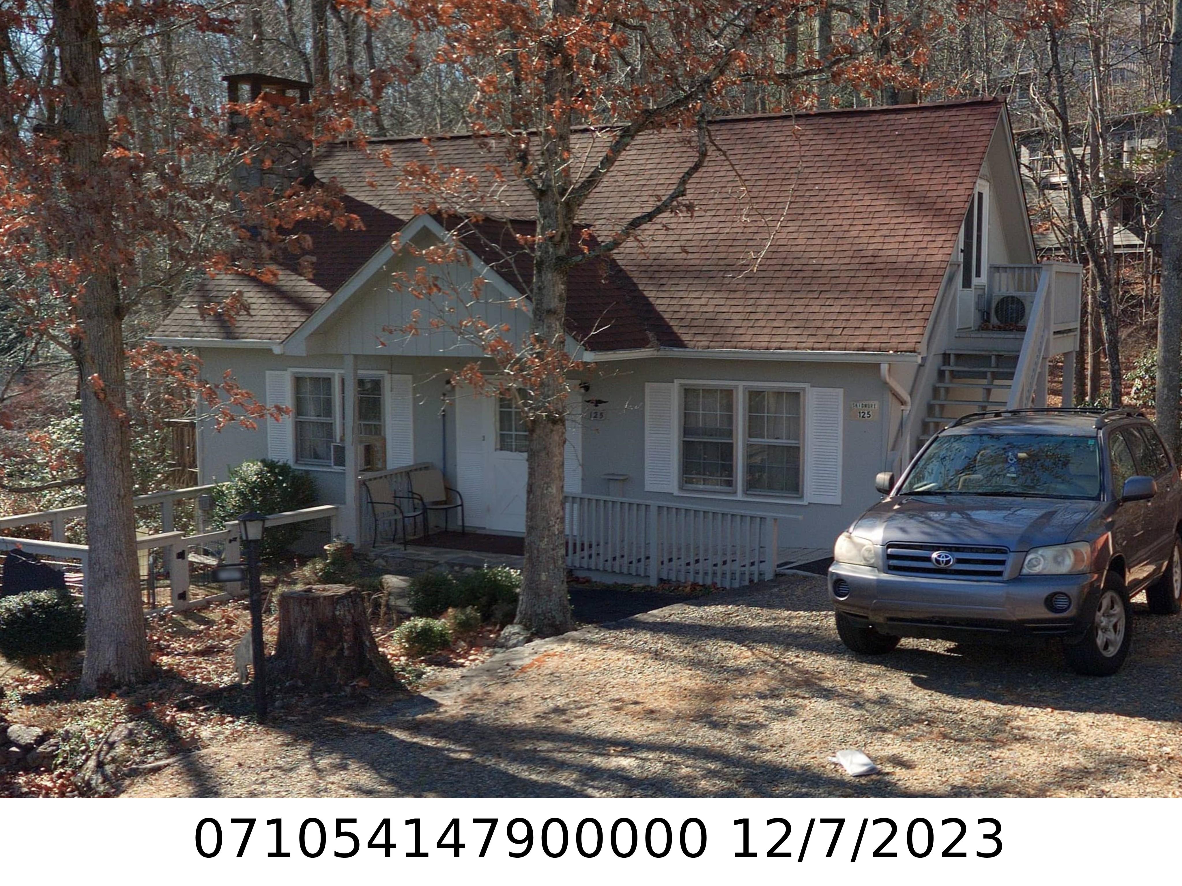 A picture of the property located at 125 MECKLENBURG CIR, BLACK MOUNTAIN NC 28711.