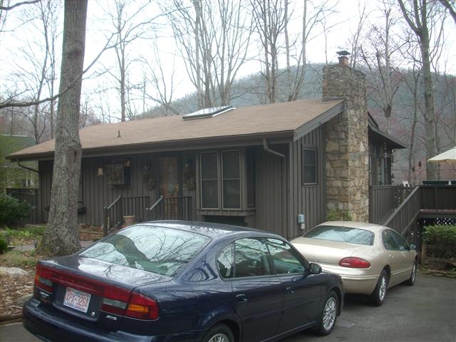 A picture of the property located at 107 MECKLENBURG CIR, BLACK MOUNTAIN NC 28711.