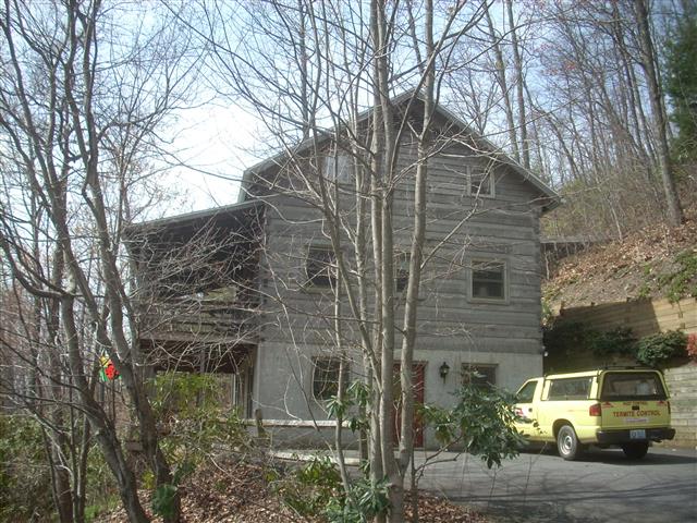 A picture of the property located at 131 JOHN KNOX RD, BLACK MOUNTAIN NC 28711.