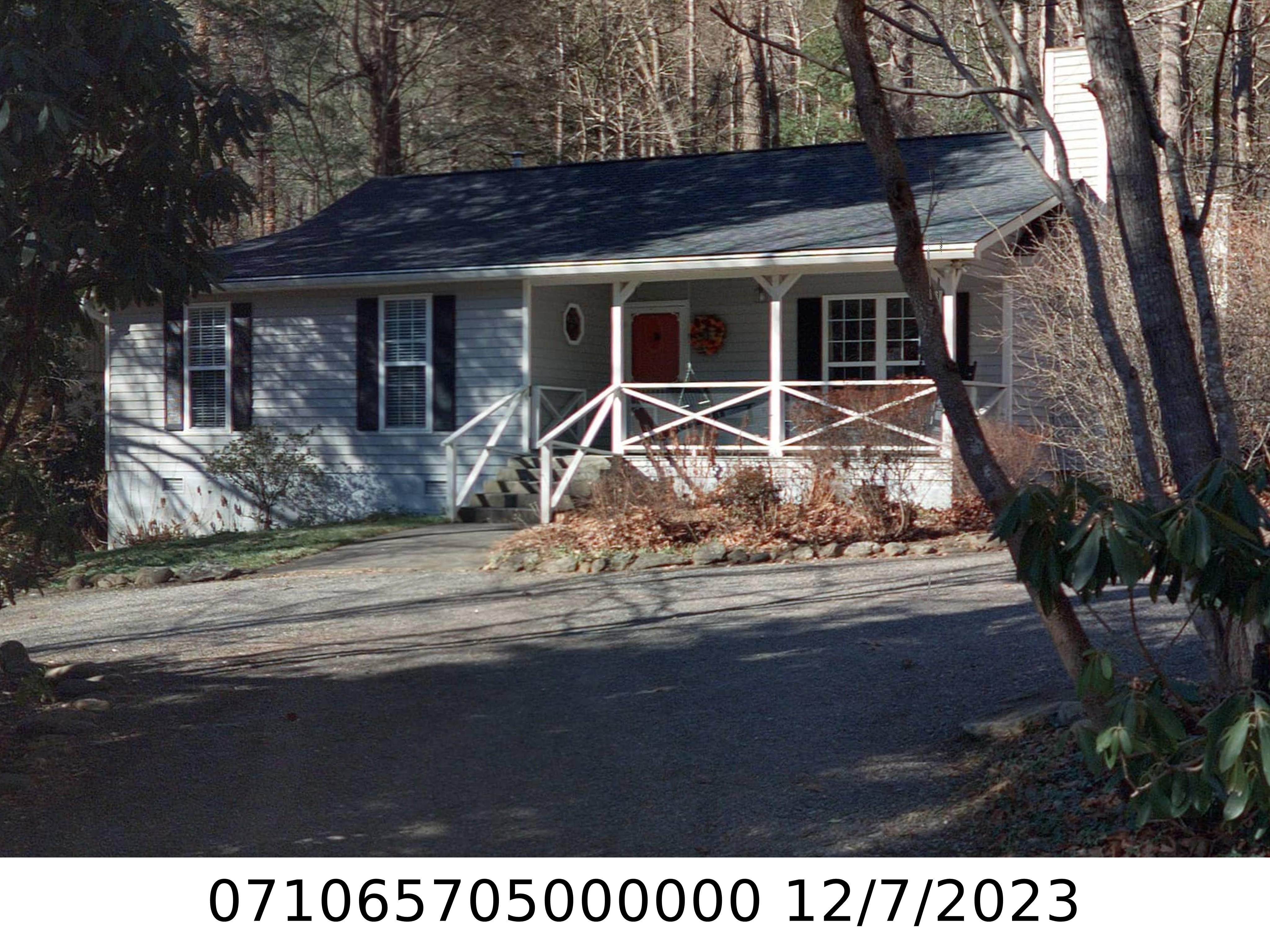 A picture of the property located at 129 QUILLAN LN, BLACK MOUNTAIN NC 28711.