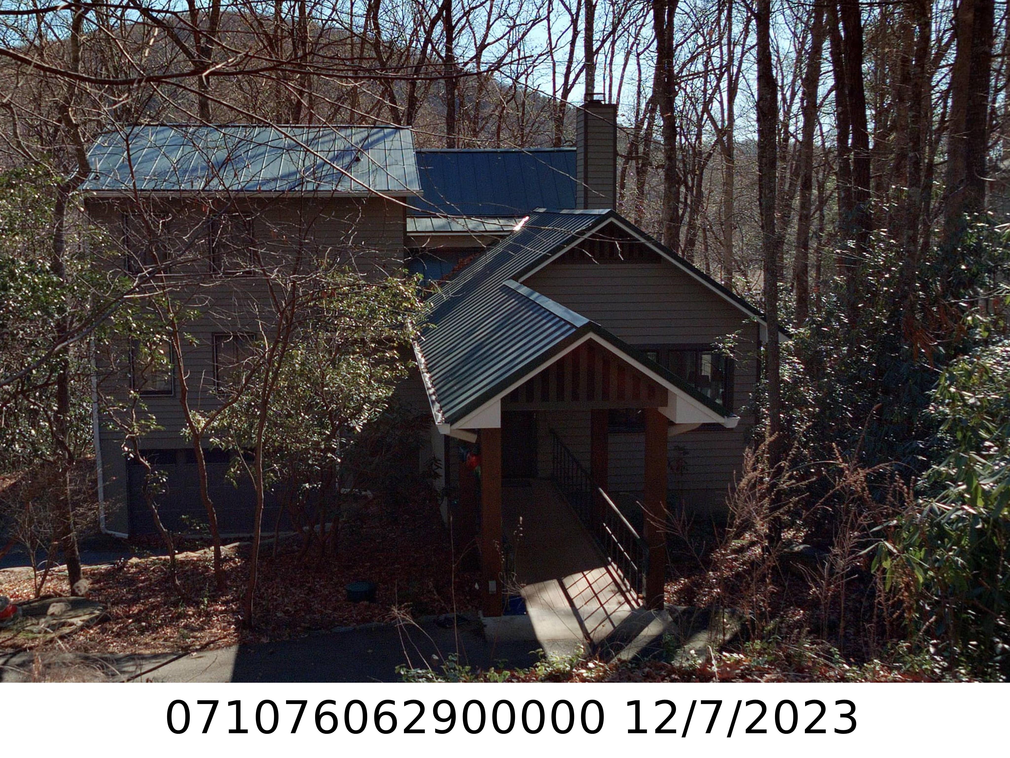 A picture of the property located at 208 HARMONY LN, BLACK MOUNTAIN NC 28711.