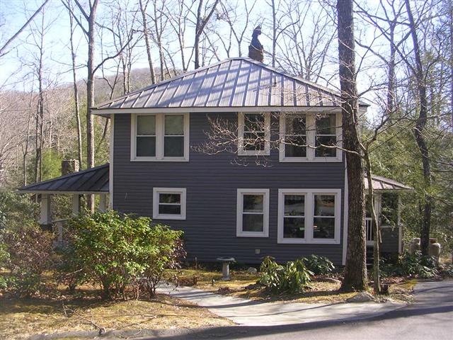 A picture of the property located at 168 OAK LN, BLACK MOUNTAIN NC 28711.