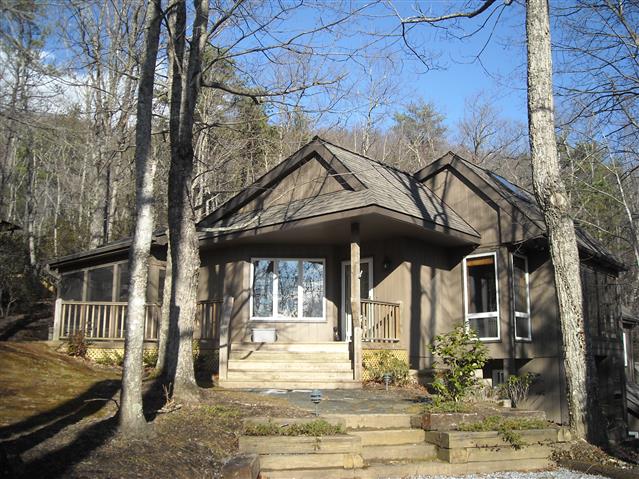A picture of the property located at 137 N CHIPPEWA TRL, BLACK MOUNTAIN NC 28711.