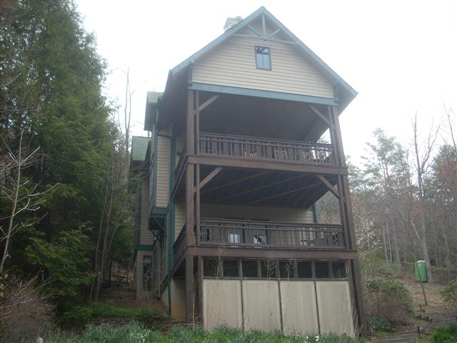 A picture of the property located at 362 NISBETT LN, BLACK MOUNTAIN NC 28711.