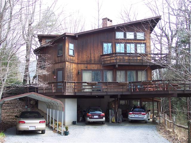 A picture of the property located at 366 NISBETT LN, BLACK MOUNTAIN NC 28711.