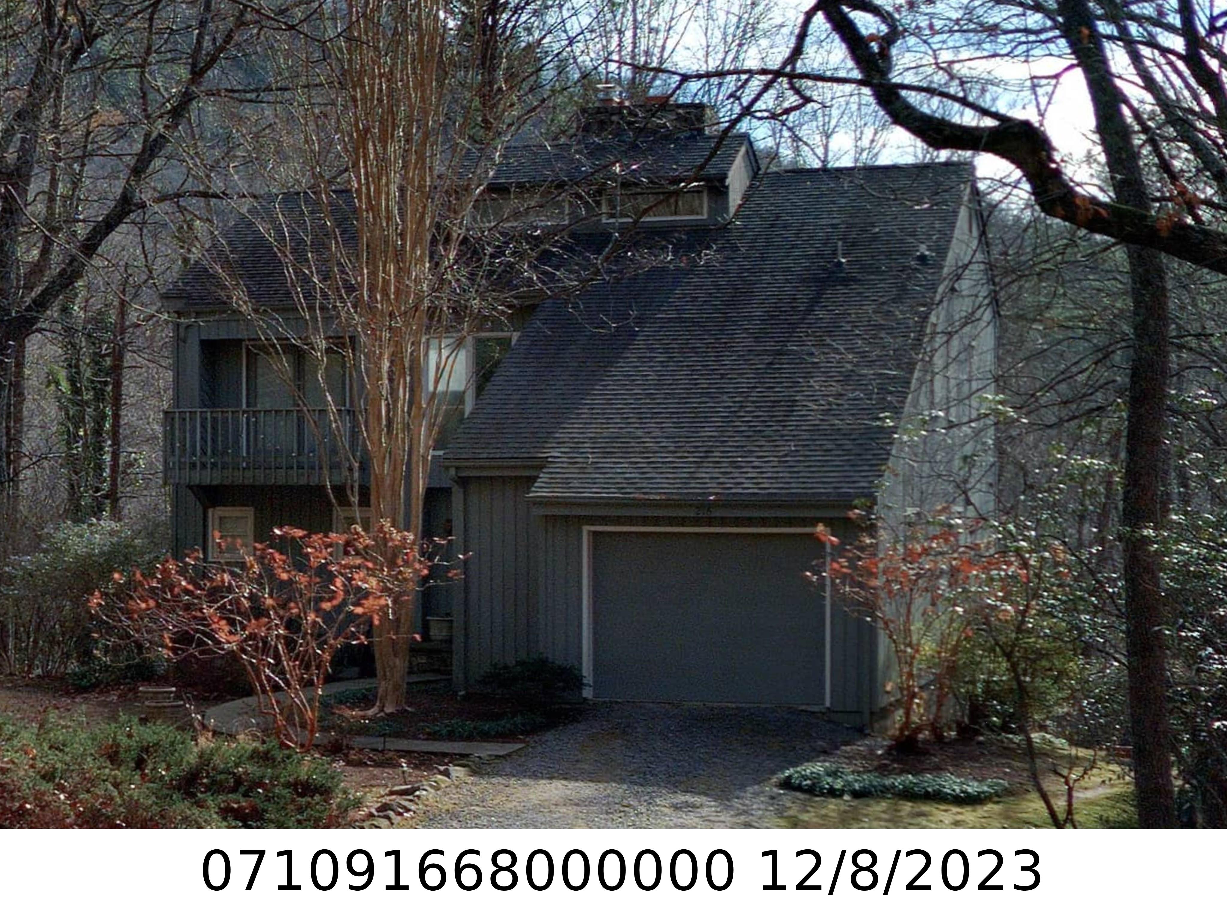A picture of the property located at 216 CHARLEEN DR, BLACK MOUNTAIN NC 28711.