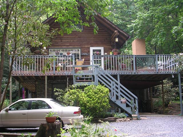 A picture of the property located at 305 MELANIE LN, BLACK MOUNTAIN NC 28711.