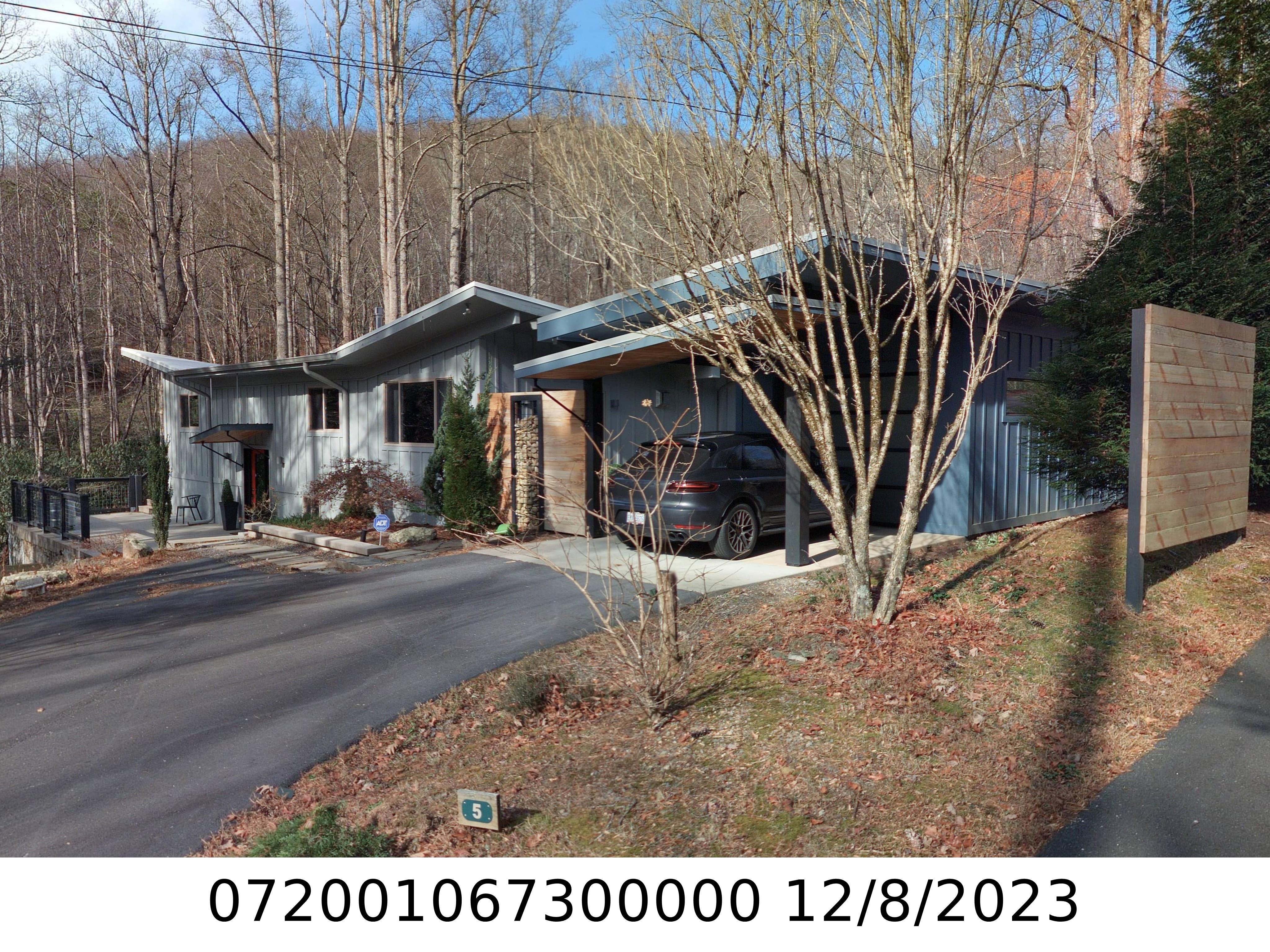 A picture of the property located at 5 CROOKED TREE LN, BLACK MOUNTAIN NC 28711.
