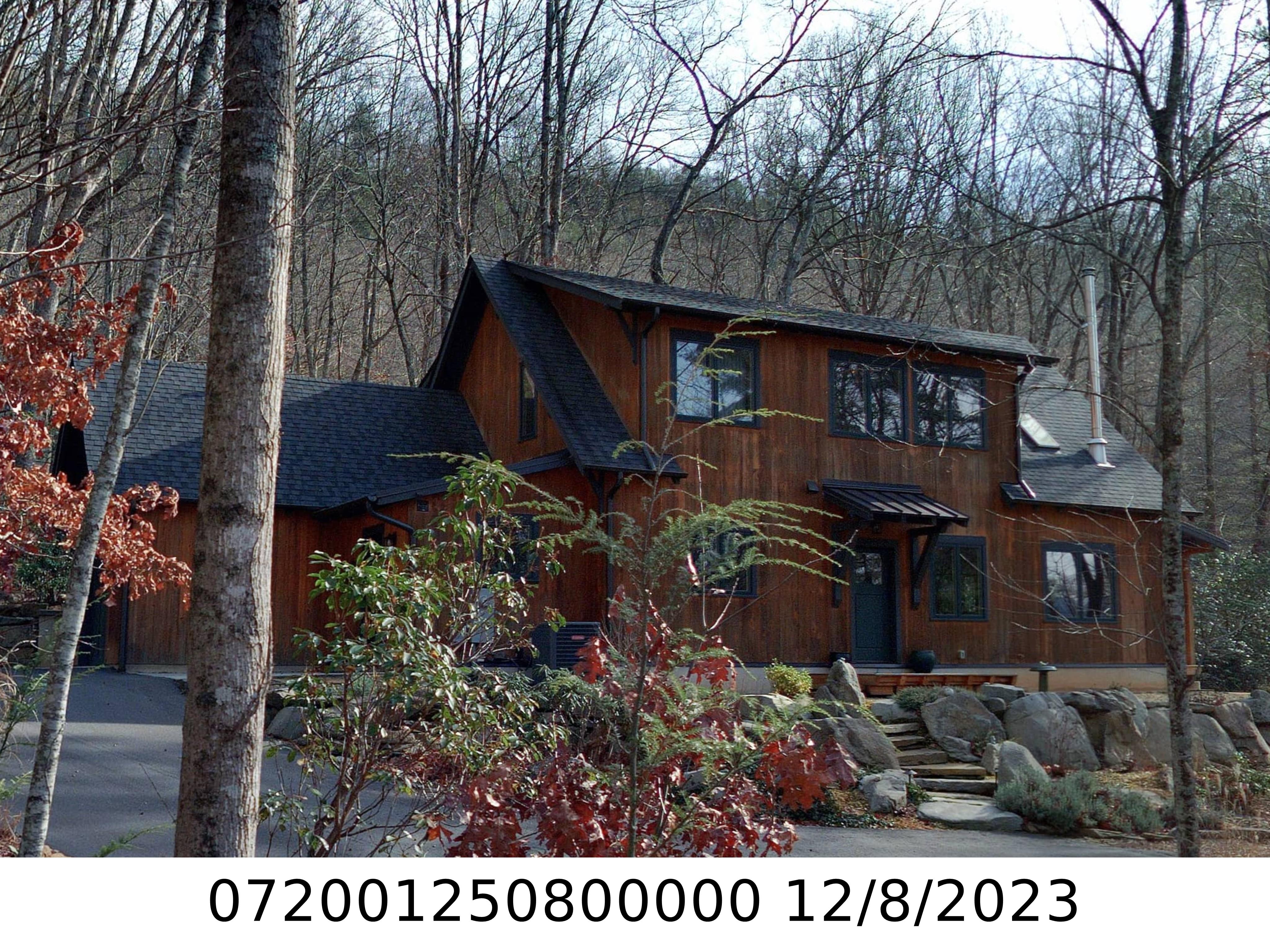 A picture of the property located at 6 CROOKED TREE LN, BLACK MOUNTAIN NC 28711.