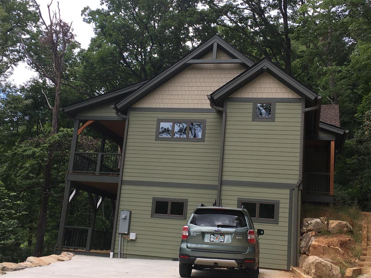 A picture of the property located at 556 COVENANT LN, BLACK MOUNTAIN NC 28711.