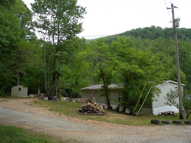 A picture of the property located at 6 PATHWAY LN, CANDLER NC 28715.