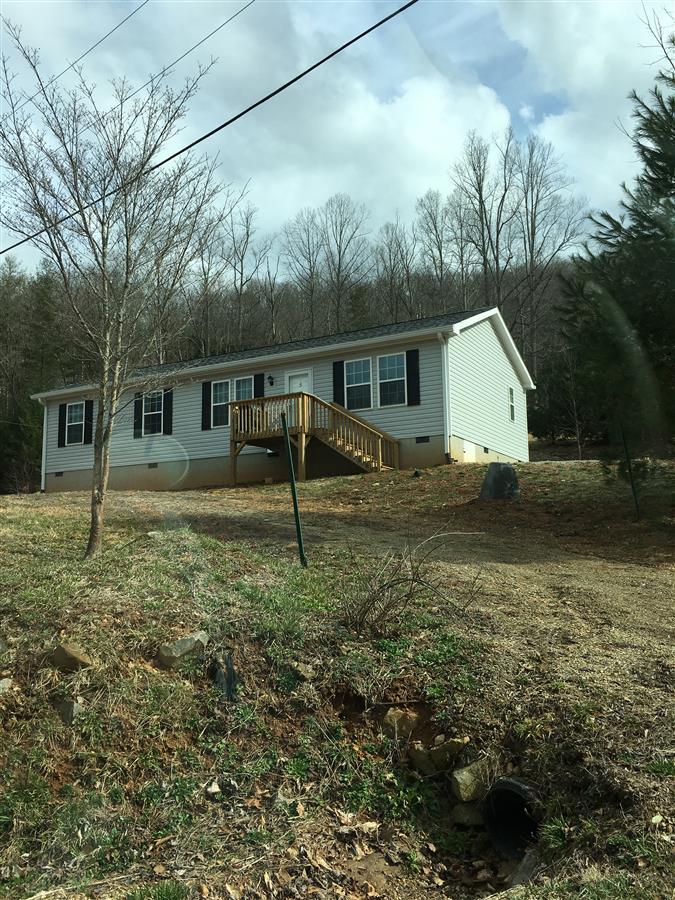 A picture of the property located at 5 SANTEELAH DR, CANDLER NC 28715.