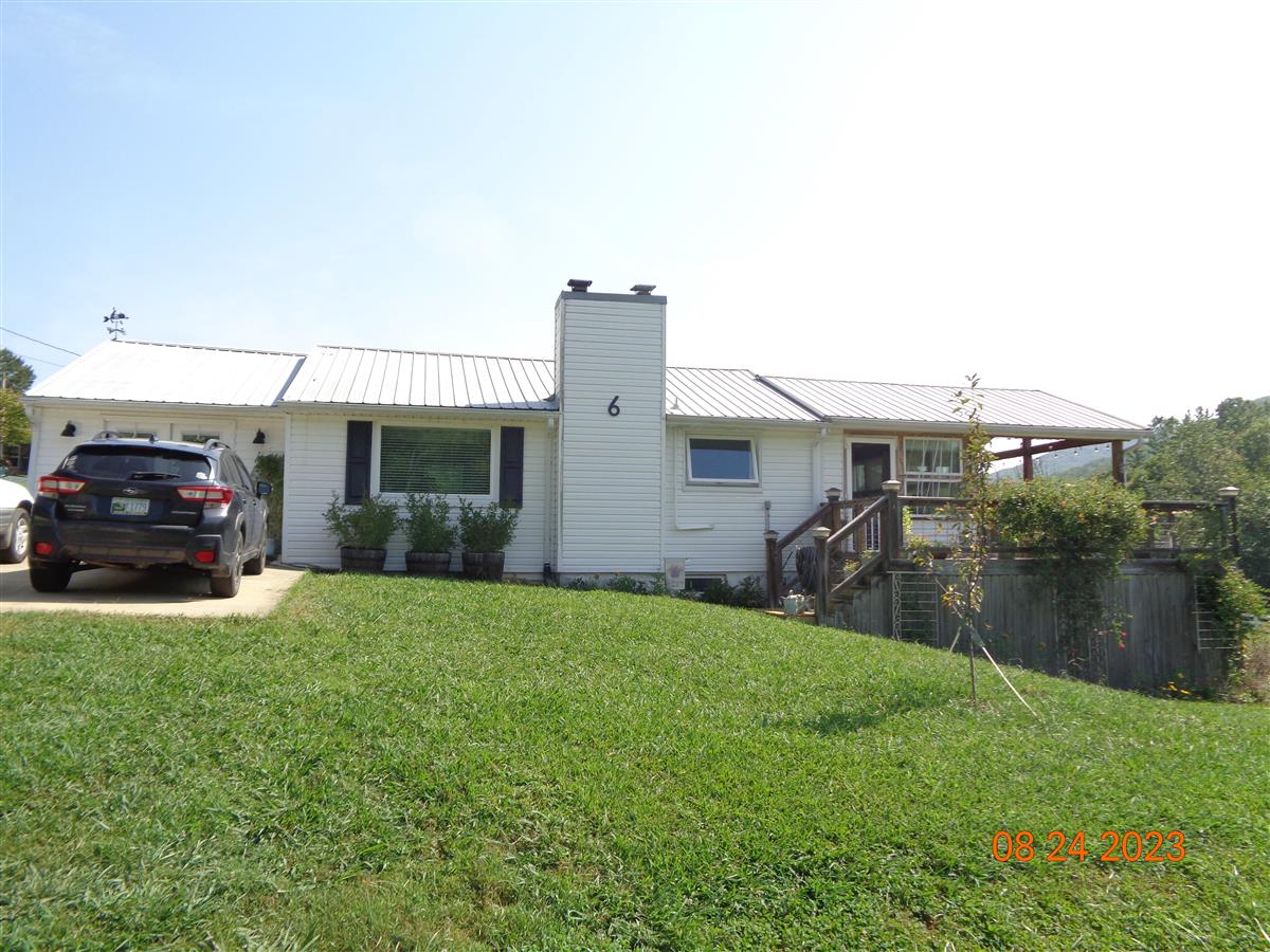 A picture of the property located at 6 SAMUEL LN, CANDLER NC 28715.