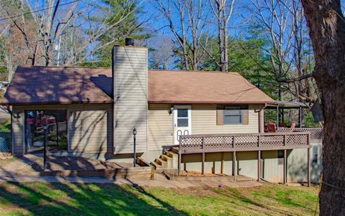 A picture of the property located at 34 SAMUEL LN, CANDLER NC 28715.