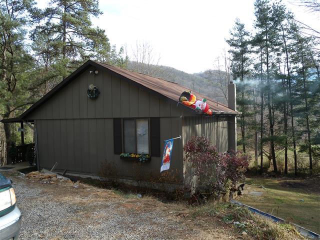 A picture of the property located at 44 SAMUEL LN, CANDLER NC 28715.