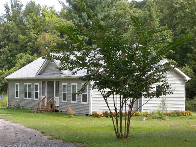 A picture of the property located at 10 MARIA LN, CANDLER NC 28715.