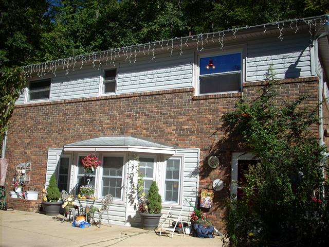 A picture of the property located at 35 MARIA LN, CANDLER NC 28715.