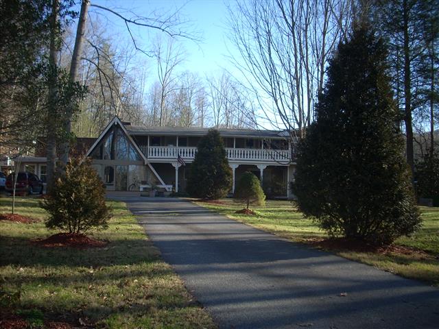 A picture of the property located at 21 ROCK LAUREL LN, CANDLER NC 28715.