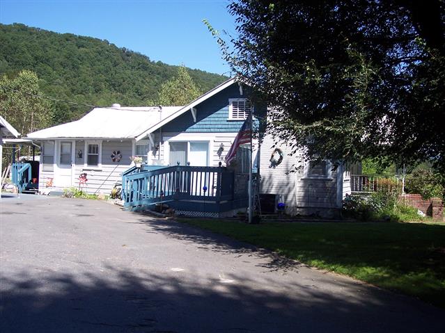 A picture of the property located at 15 COUNTRY PARK PL, CANDLER NC 28715.