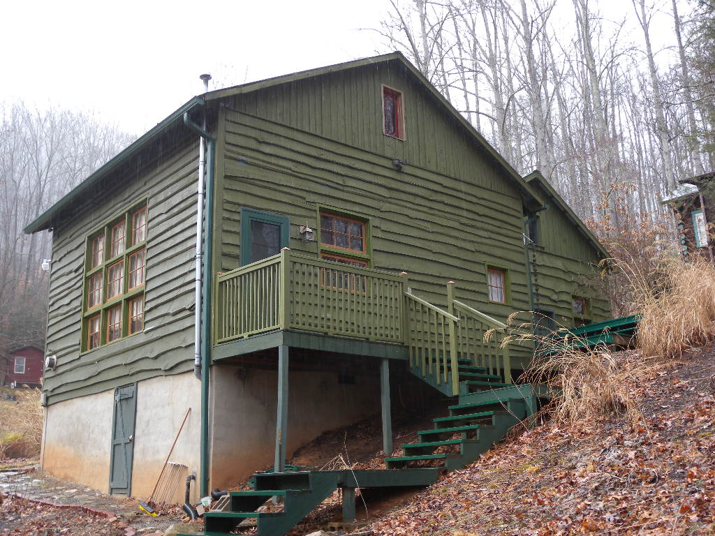 A picture of the property located at 70 CANTER FIELD LN, CANDLER NC 28715.