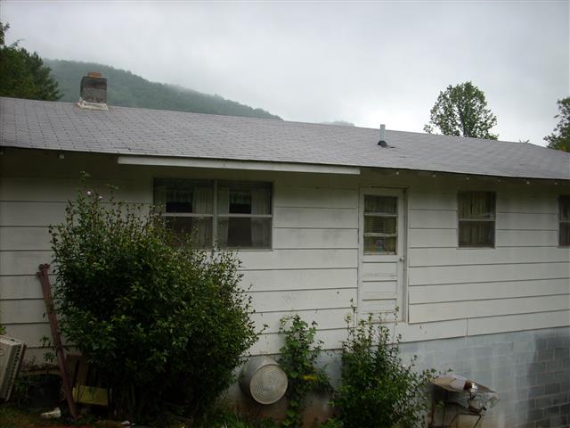 A picture of the property located at 3 LAZY ROCK LN, CANDLER NC 28715.
