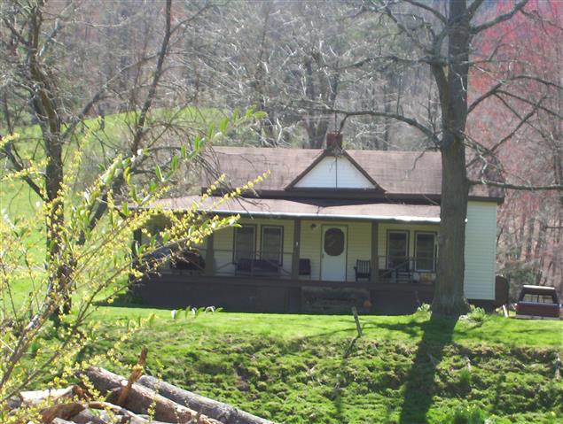 A picture of the property located at 37 LADYBIRD LN, CANDLER NC 28715.