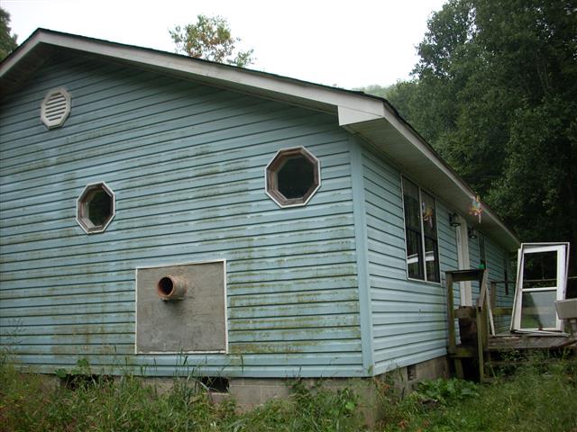 A picture of the property located at 11 LAZY ROCK LN, CANDLER NC 28715.