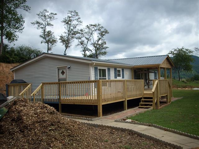 A picture of the property located at 10 BREEZY PINE LN, CANDLER NC 28715.