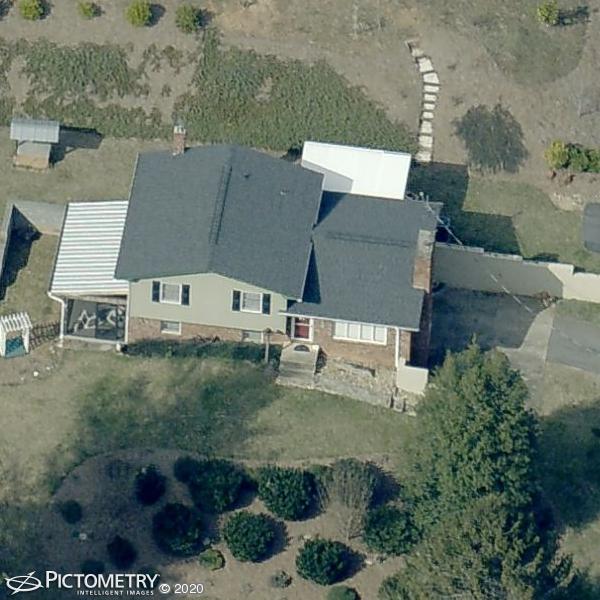 A picture of the property located at 27 HOYE LN, CANDLER NC 28715.