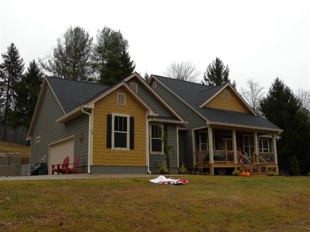 A picture of the property located at 18 HOYE LN, CANDLER NC 28715.
